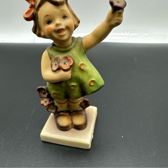 1950’s Hummel Goebel #72 "Spring Cheer" 5.25" Tall  Full Bee Mark TMK-2 - Picture 3 of 8
